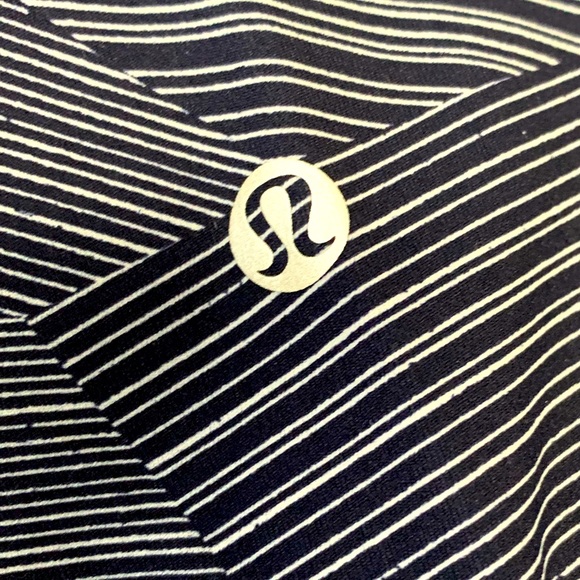 Lululemon crop leggings Size 10 - Picture 3 of 4